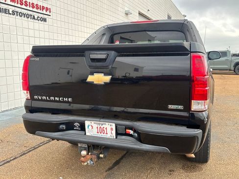 Used 2011 Chevrolet Avalanche LS w/ Regional Value Package image 9