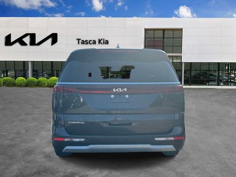 Used 2024 Kia Carnival LX FWD image 5