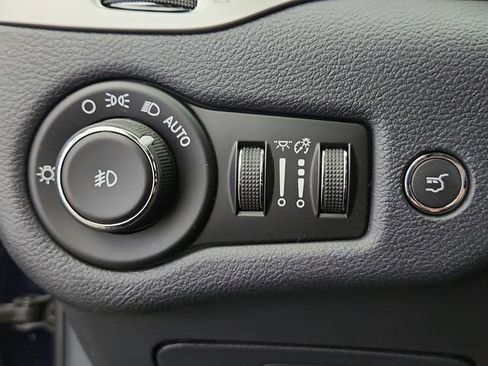 Used 2016 Jeep Cherokee Limited w/ Luxury Group AWD/4WD image 22