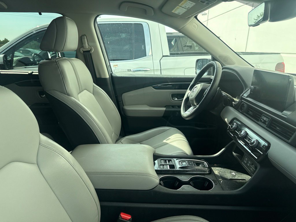 Used 2025 Honda Pilot EX-L image 9