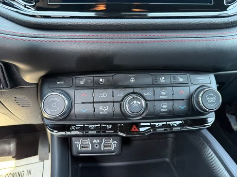 Used 2024 Dodge Durango GT AWD/4WD image 17