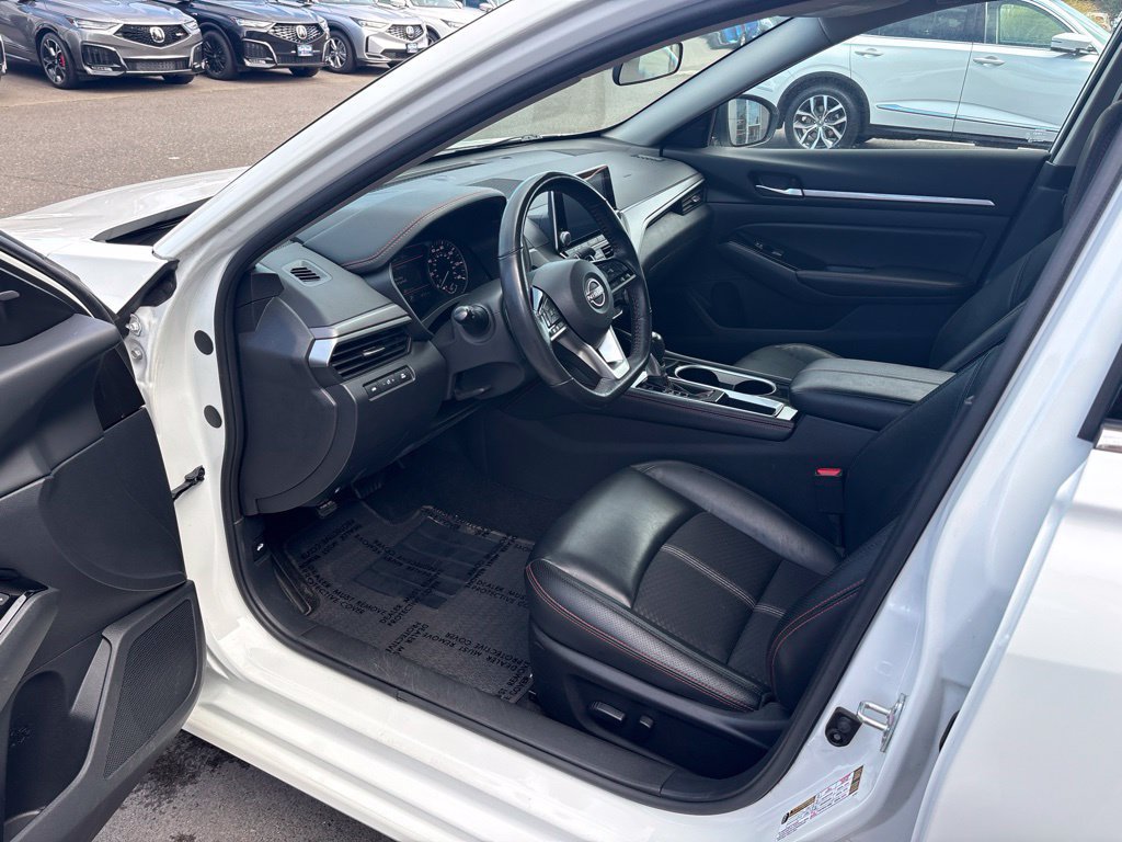 Used 2024 Nissan Altima 2.5 SR FWD image 14