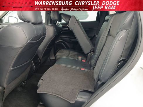 Used 2023 Mitsubishi Outlander SE AWD/4WD image 16