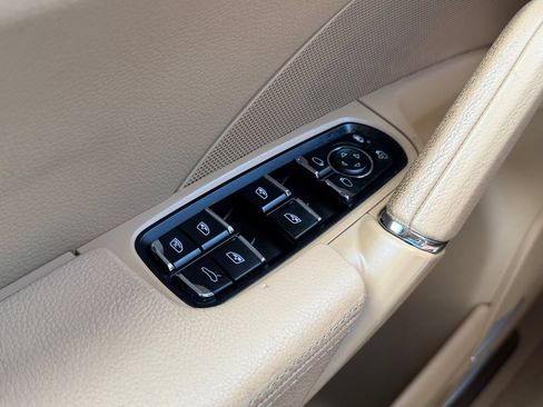 Used 2016 Porsche Cayenne AWD/4WD image 23