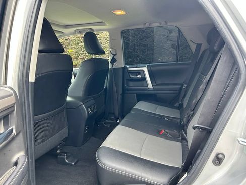 Used 2019 Toyota 4Runner SR5 Premium AWD/4WD image 40