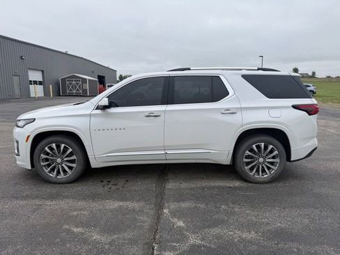 Used 2023 Chevrolet Traverse Premier AWD/4WD image 4