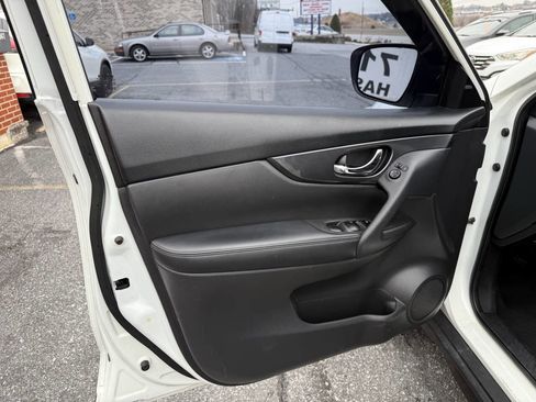 Used 2019 Nissan Rogue SV image 8