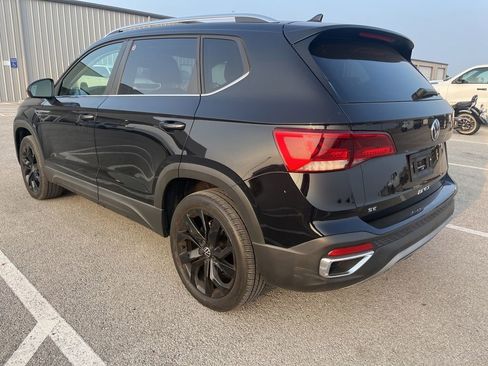 Used 2023 Volkswagen Taos SE w/ Black Wheel Package FWD image 3