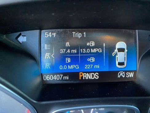 Used 2018 Ford Focus SE w/ SE Appearance Package image 3