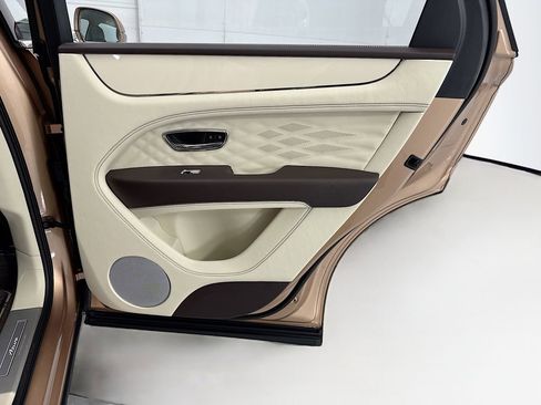 New 2026 Bentley Bentayga image 26