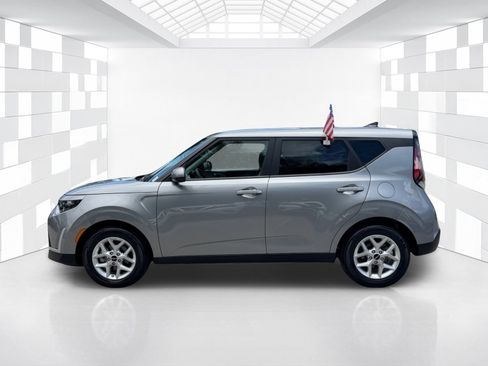 Used 2024 Kia Soul LX w/ Option Group 015 FWD image 4