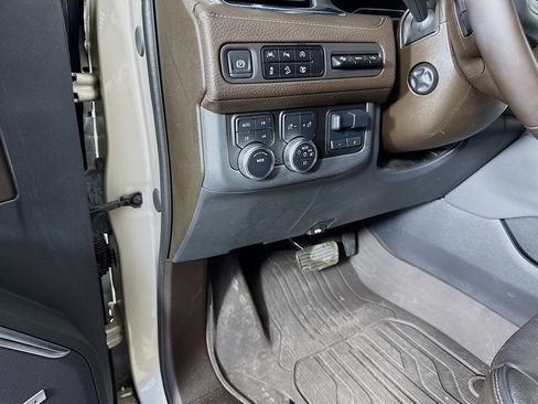 Used 2024 GMC Yukon Denali w/ LPO, Floor Liner Package AWD/4WD image 10