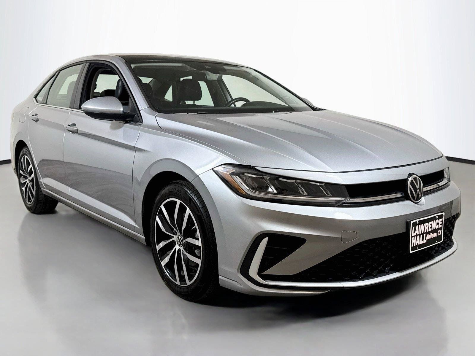 Used 2025 Volkswagen Jetta SE FWD image 3