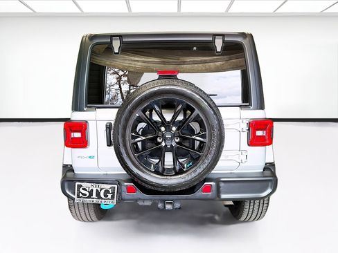 Used 2023 Jeep Wrangler Unlimited Sahara AWD/4WD image 5