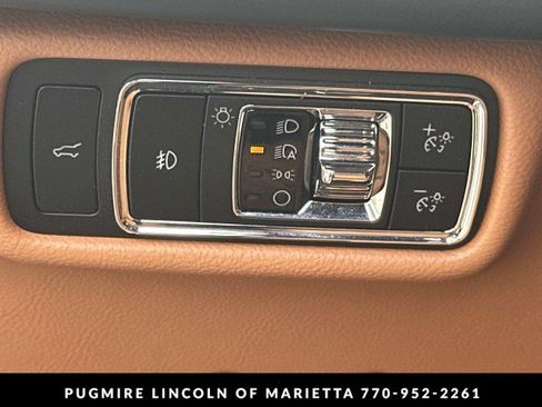 Used 2023 Lincoln Aviator Black Label w/ Class IV Trailer Tow Package AWD/4WD image 34