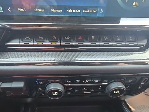 Used 2023 Chevrolet Silverado 1500 ZR2 w/ Technology Package image 24