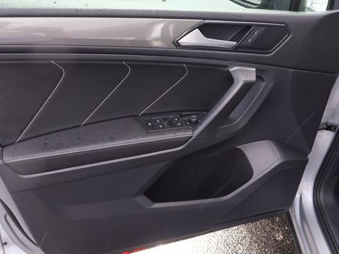 Certified 2023 Volkswagen Tiguan SE w/ Panoramic Sunroof Package FWD image 11