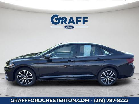 Used 2025 Volkswagen Jetta SE FWD image 11