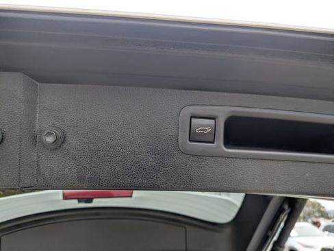 Used 2023 Toyota Highlander LE image 29