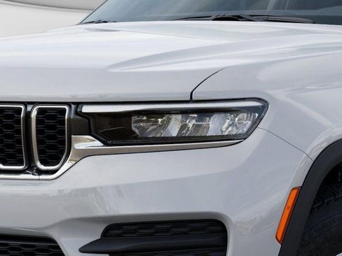 New 2025 Jeep Grand Cherokee Laredo image 10