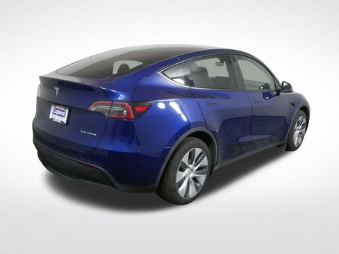 Used 2024 Tesla Model Y Long Range AWD/4WD image 3