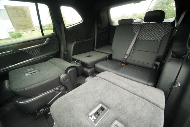 Used 2025 GMC Acadia Denali w/ Super Cruise Package FWD image 25