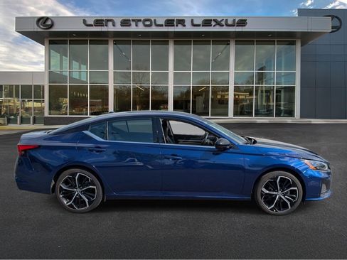 Used 2024 Nissan Altima 2.5 SR image 2