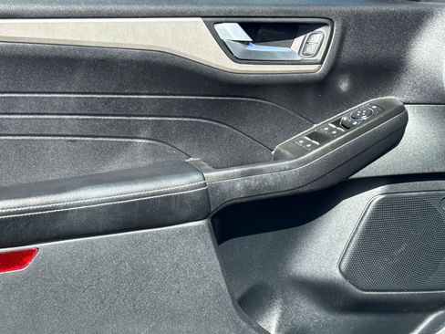 Used 2021 Ford Escape SE w/ SE Sport Appearance Package FWD image 19
