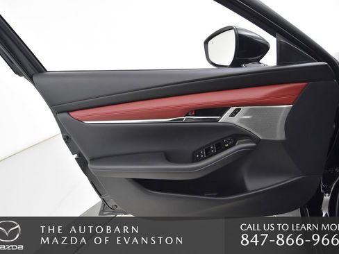 Certified 2025 MAZDA MAZDA3 Hatchback w/Premium Plus Pkg image 31