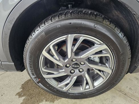 Used 2025 Lincoln Corsair AWD w/ Equipment Group 101A image 9