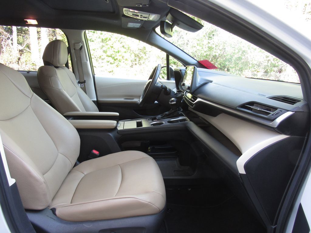 Certified 2023 Toyota Sienna XLE w/ XLE Plus Package AWD/4WD image 20