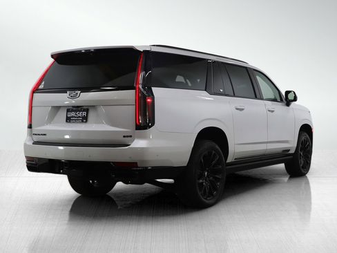 Used 2023 Cadillac Escalade ESV Sport Platinum w/ LPO, ONYX Package image 5
