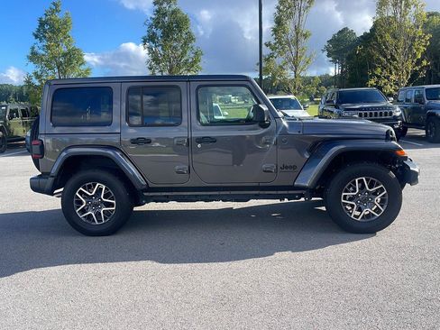 Used 2025 Jeep Wrangler Unlimited Sahara w/ Safety Group AWD/4WD image 8