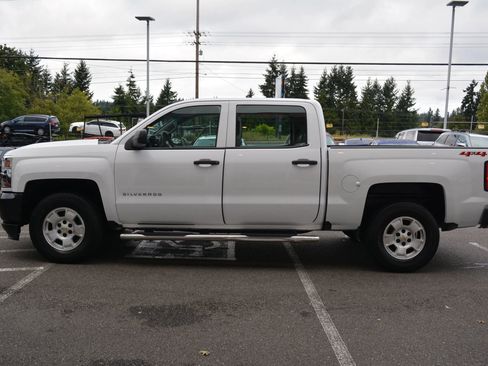 Used 2018 Chevrolet Silverado 1500 W/T w/ Trailering Package image 4