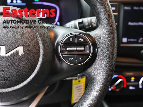 Used 2023 Kia Soul LX w/ LX Technology Package FWD image 16