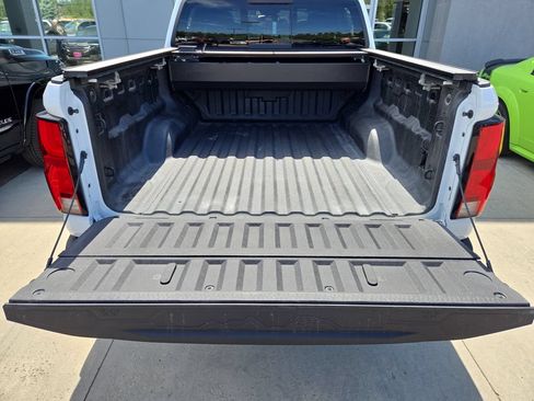 Used 2026 Chevrolet Colorado ZR2 w/ Technology Package AWD/4WD image 28