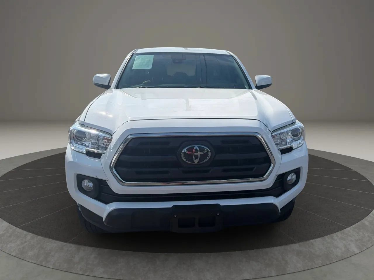 Used 2019 Toyota Tacoma SR5 AWD/4WD image 8