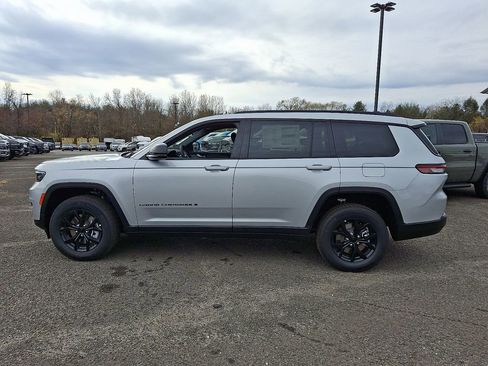 New 2025 Jeep Grand Cherokee L Altitude image 5