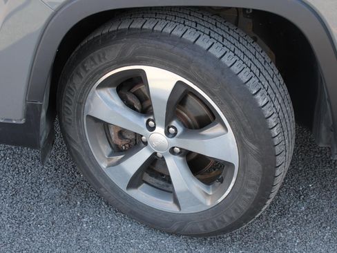 Used 2019 Jeep Cherokee Limited image 20