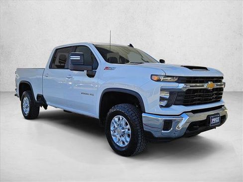 Used 2024 Chevrolet Silverado 2500 LT image 3