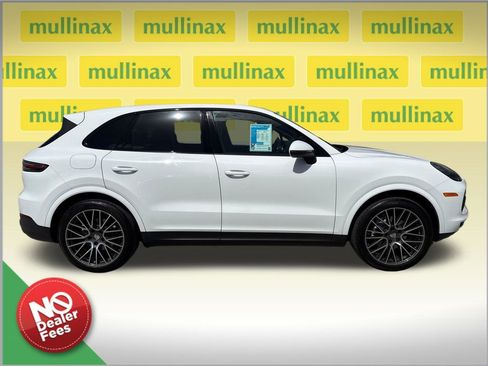 Used 2020 Porsche Cayenne image 2
