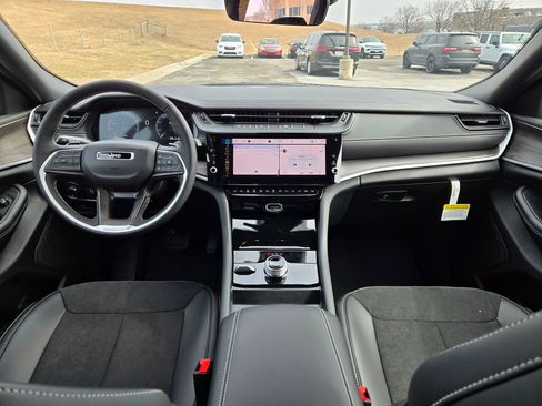 New 2026 Jeep Grand Cherokee L 4WD image 15