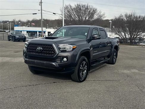 Used 2018 Toyota Tacoma TRD Sport image 9