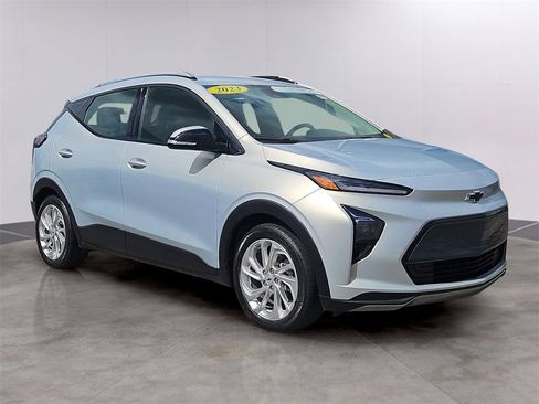 Certified 2023 Chevrolet Bolt EUV LT image 3