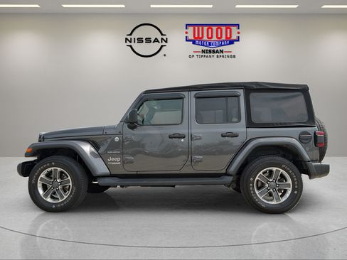 Used 2018 Jeep Wrangler Unlimited Sahara w/ Safety Group AWD/4WD image 5
