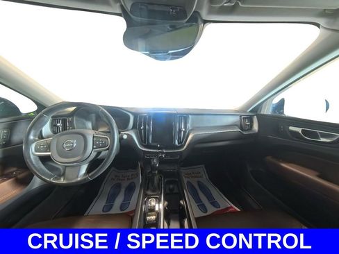 Used 2020 Volvo XC60 T5 Momentum image 23