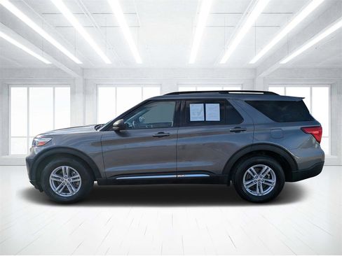 Used 2024 Ford Explorer XLT image 6