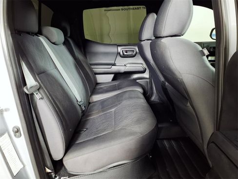 Used 2019 Toyota Tacoma TRD Off-Road image 11