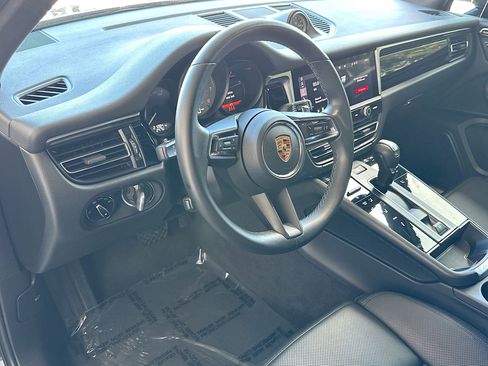 Used 2023 Porsche Macan S image 9