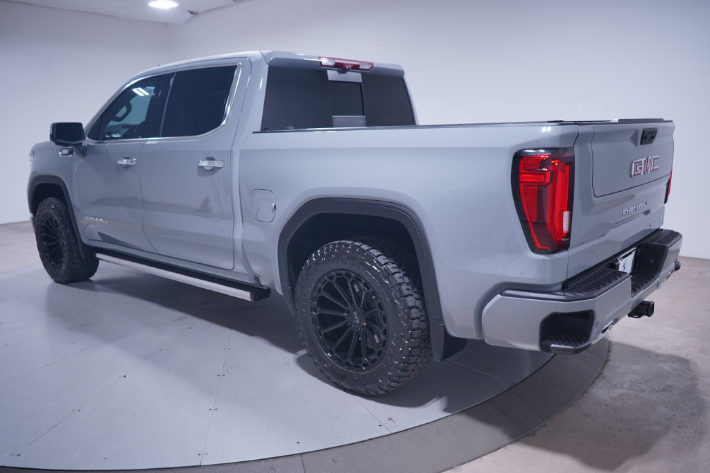 Used 2024 GMC Sierra 1500 Denali w/ Technology Package AWD/4WD image 3